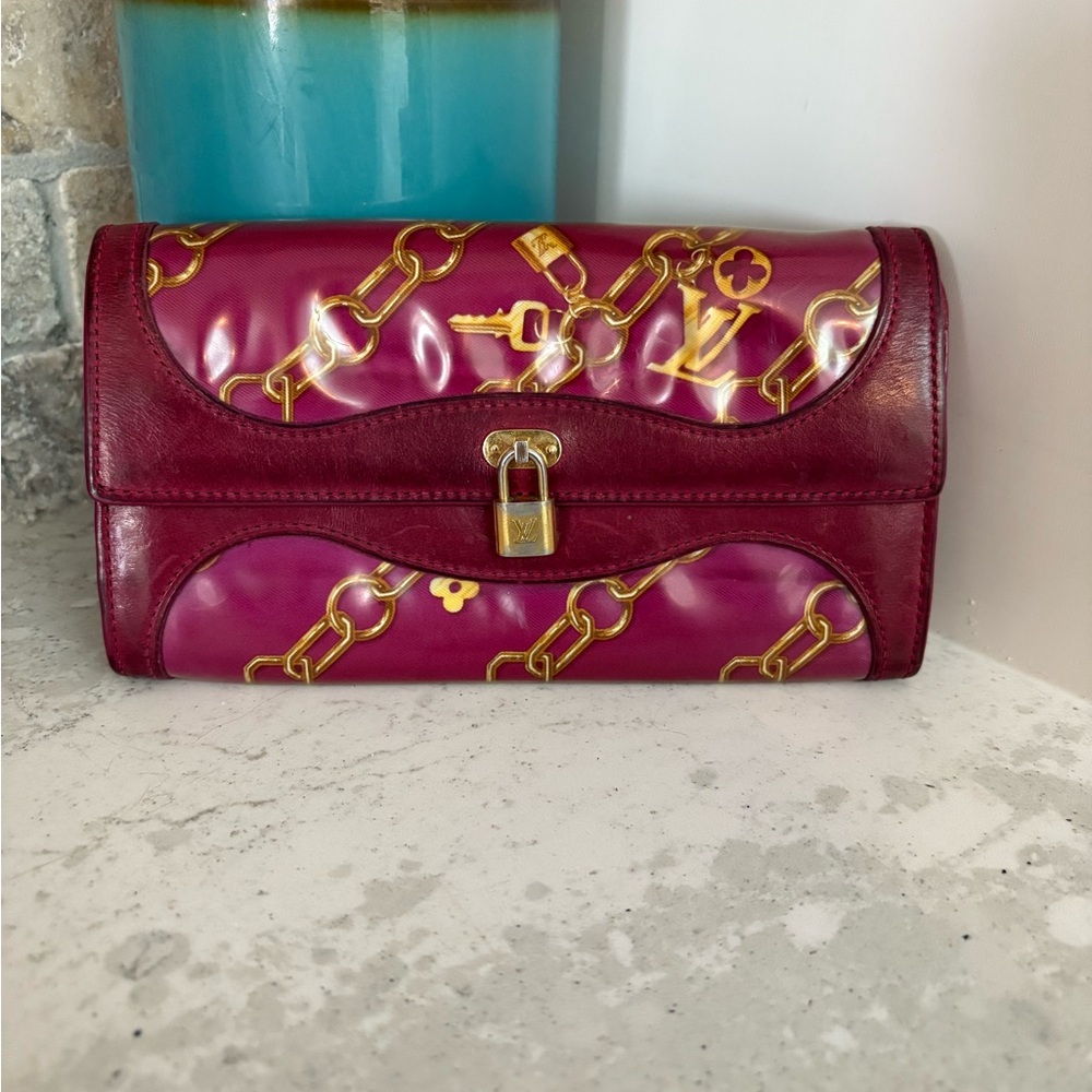 EUC Louis Vuitton LIMITED EDITION Charm WalletC